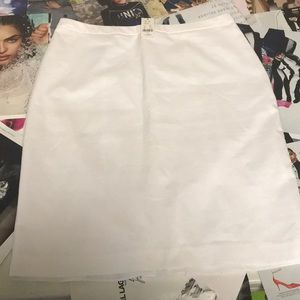 Super cute white pencil skirt!